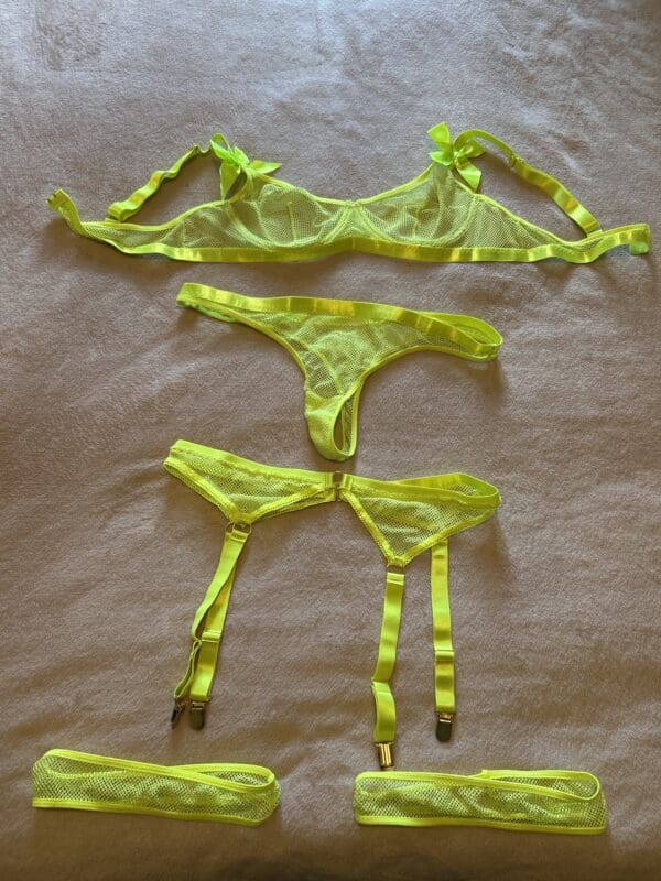 Neon yellow full set